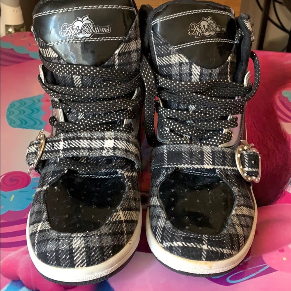 Apple Bottoms high top sneaker